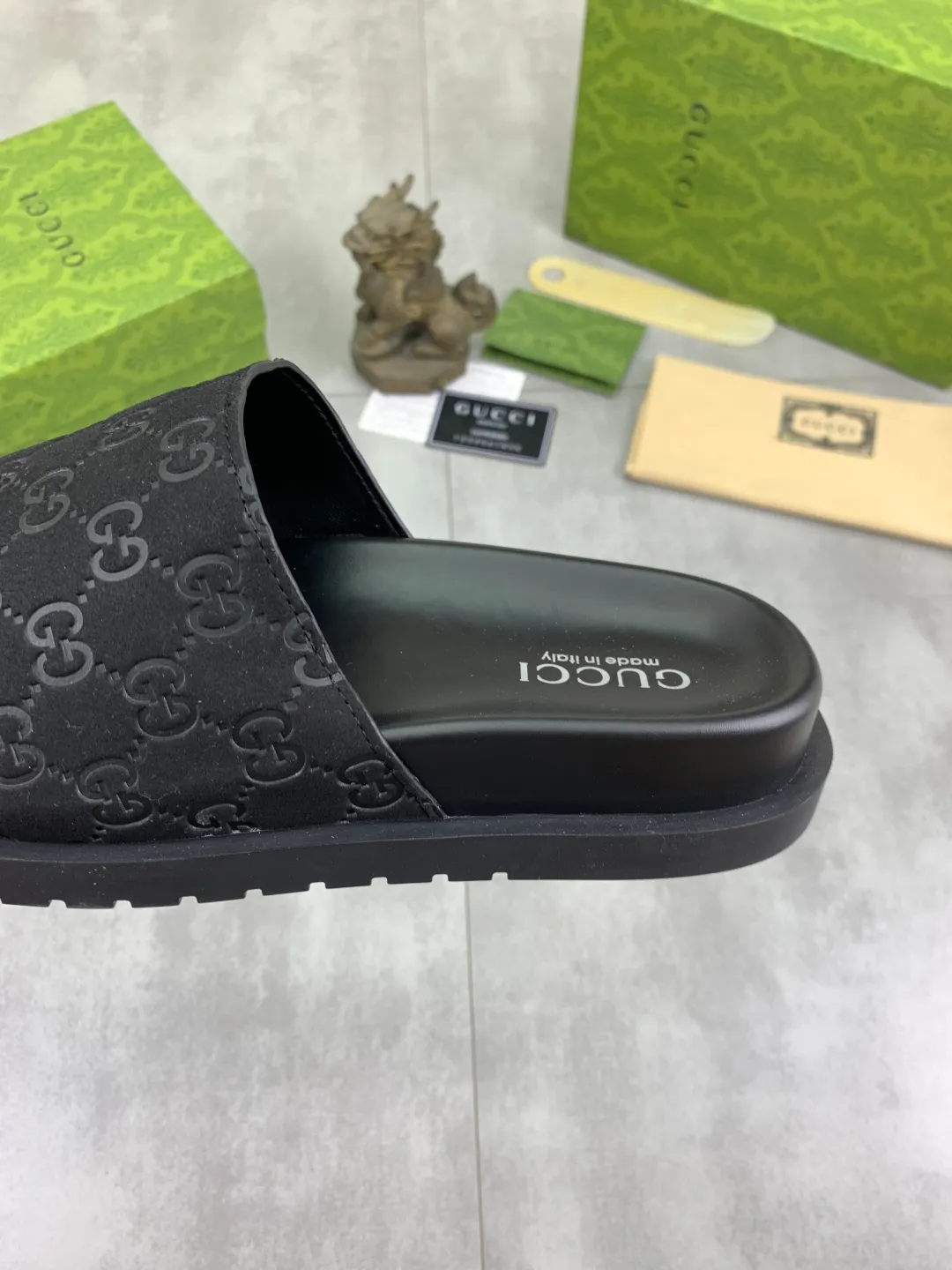 Men's Men's Shoes💰P320💰[New Style]🎁🎁🎁 High-quality GUCCI new casual slippers for the Year of the Snake, original official website, perfect workmanship, transmitting a kind of noble luxury, sublimating its definition of luxury in Gucci's high-end extraordinary craftsmanship. Original Gucci double G combination outsole, code number: 38-44 (45 customized)
